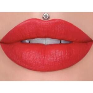 JEFFREE STAR COSMETICS - VELVET TRAP LIPSTICK "CHERRY SODA"